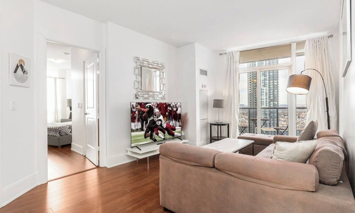 Downtown Mississauga Condo | Luxurious 2BR/2BATH Condo- Steps from Square One