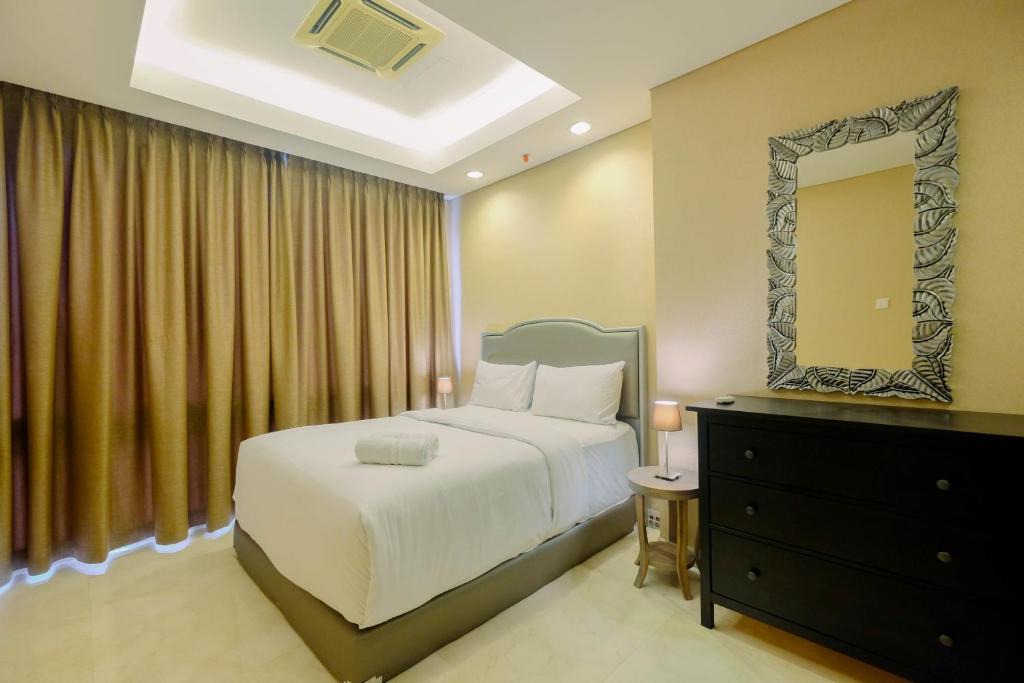Karet Apartment | Luxurious 2BR at The Masterpiece Condominium Epicentrum Apartment By Travelio