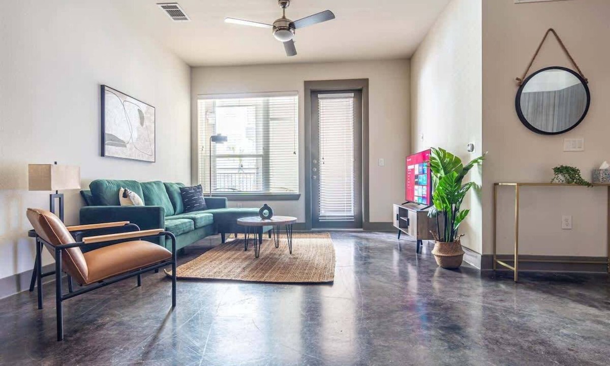 Richardson Apartment | Luxurious 2BR King Suite: Pool, Parking, Gym
