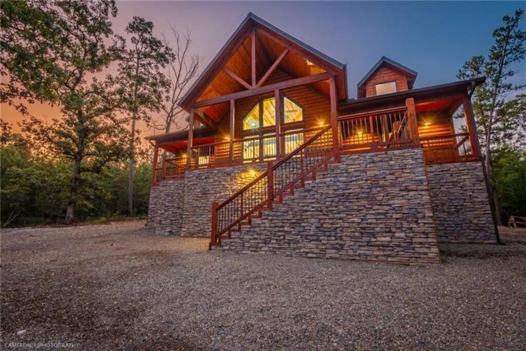 Hochatown House | Luxurious 3 Bedroom / 3 EnSuite Baths w/Complete Privacy. Close to Everything.