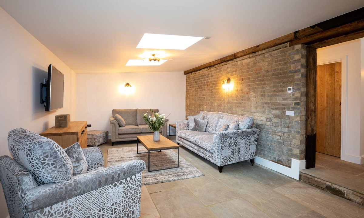 Little Stukeley Cottage | Luxurious 3-bedroom rustic barn conversion