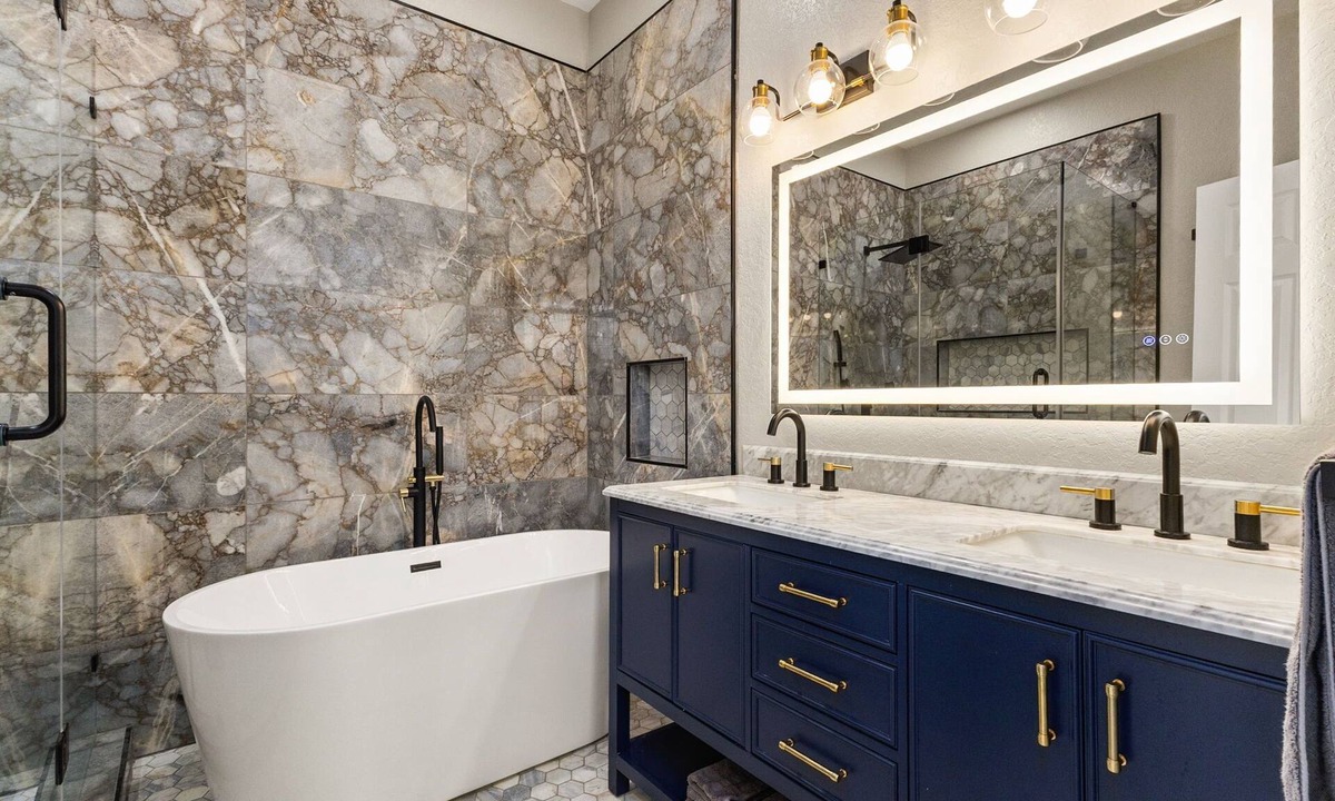 Near East Side House | Luxurious 3-bedroom house in downtown San Antonio near the Alamodome.