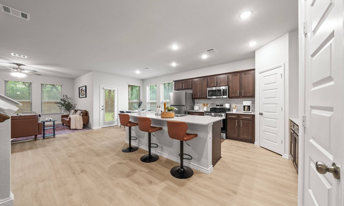 Denton Villa | Luxurious 4 Bed Duplex Getaway