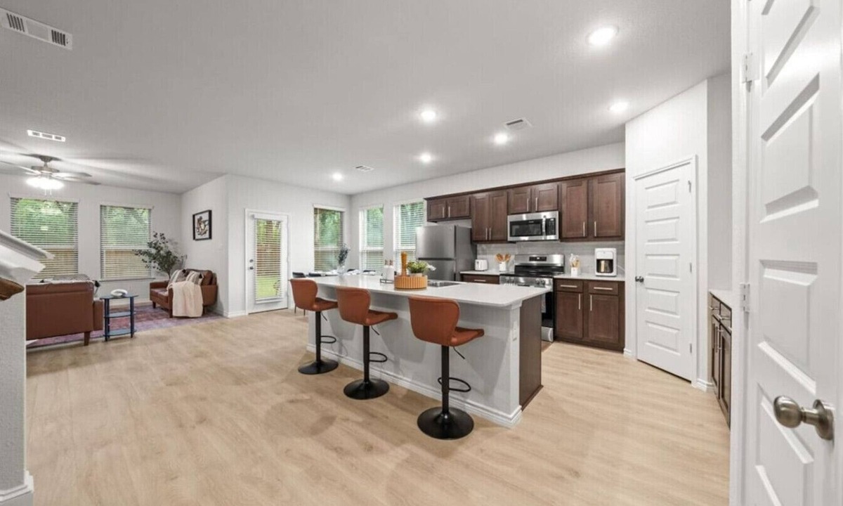 Denton House | Luxurious 4 Bed Duplex in Denton TX Near UNT &amp…