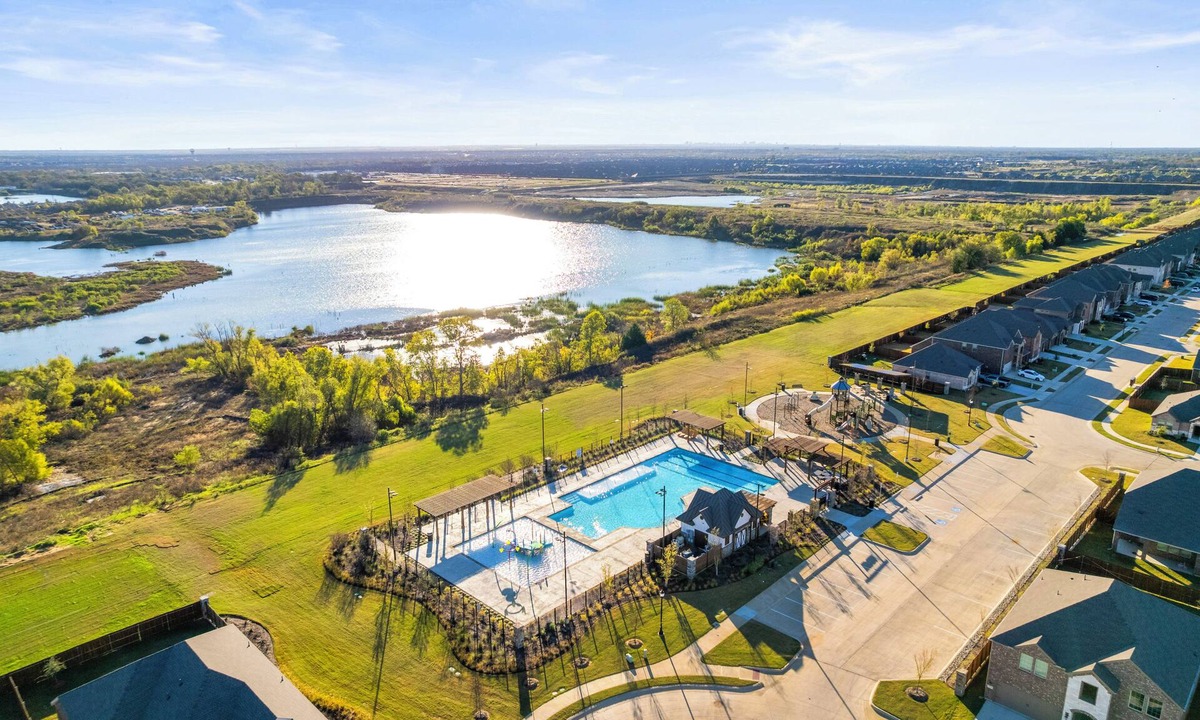 Aubrey Villa | Luxurious 4-Bed Home in Aubrey TX
