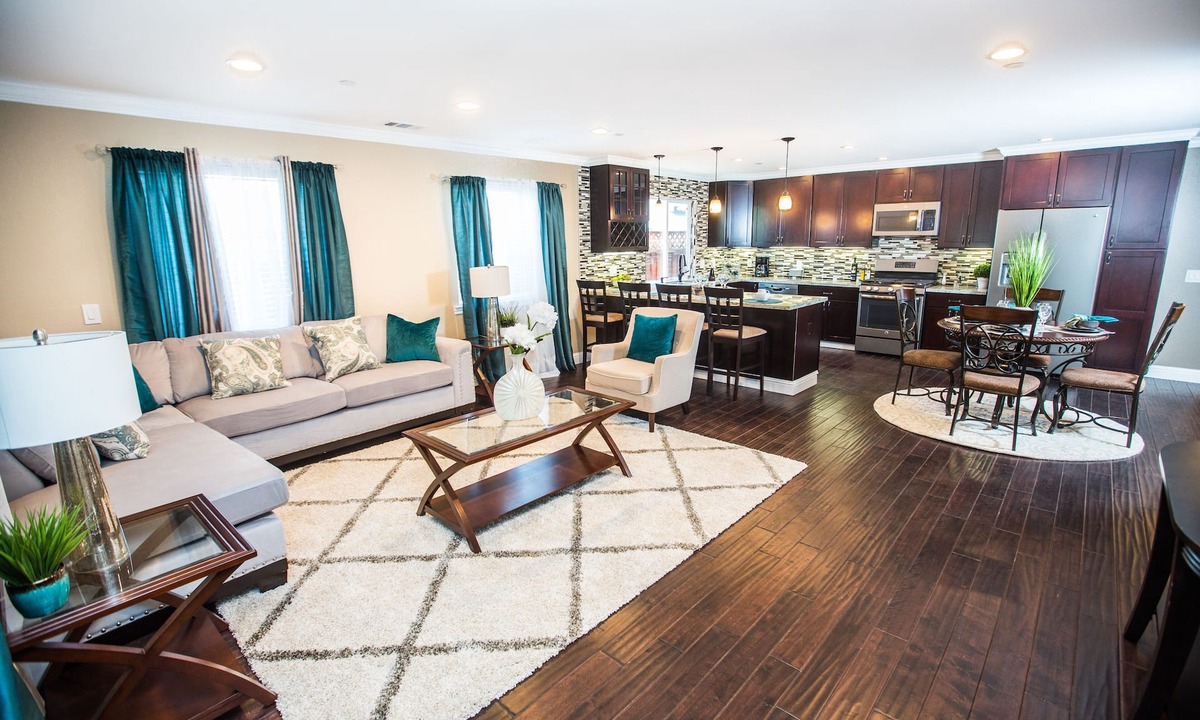 East Palo Alto House | Luxurious 4 Bedroom & 3 Bath Home