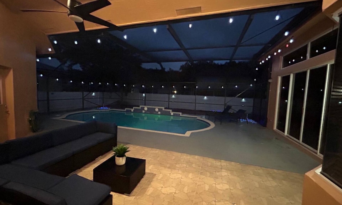 Survey Creek House | Luxurious 4-bedroom house with game room and pool deck in Coral Springs