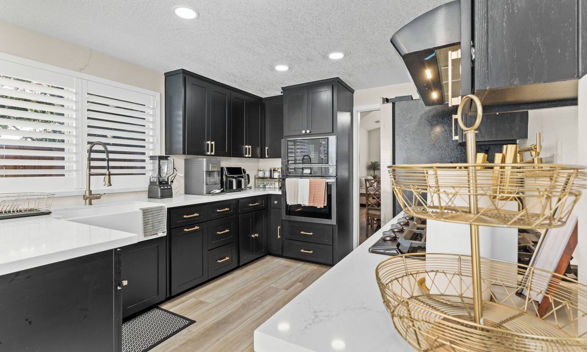 Antelope House | Luxurious 4-bedroom home located in Antelope near golf courses & cherry island