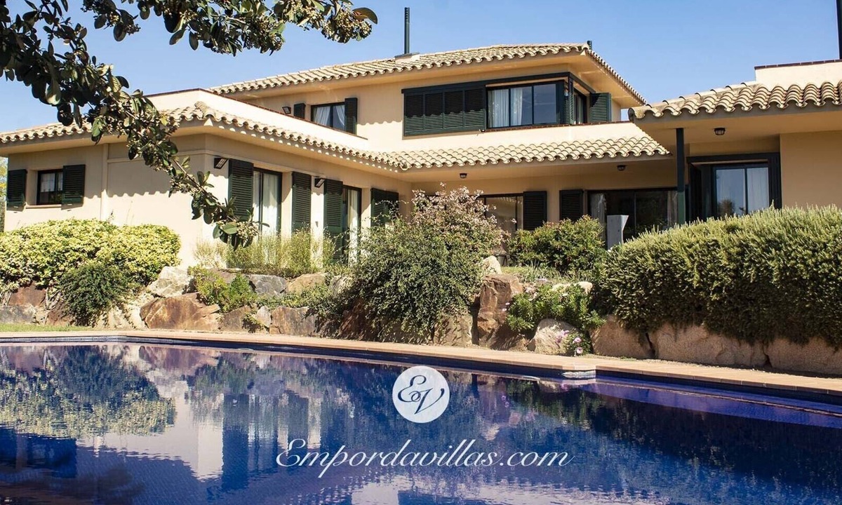 Navata Villa | Luxurious 4 bedroom villa with Private pool in Torremirona Golf Resort