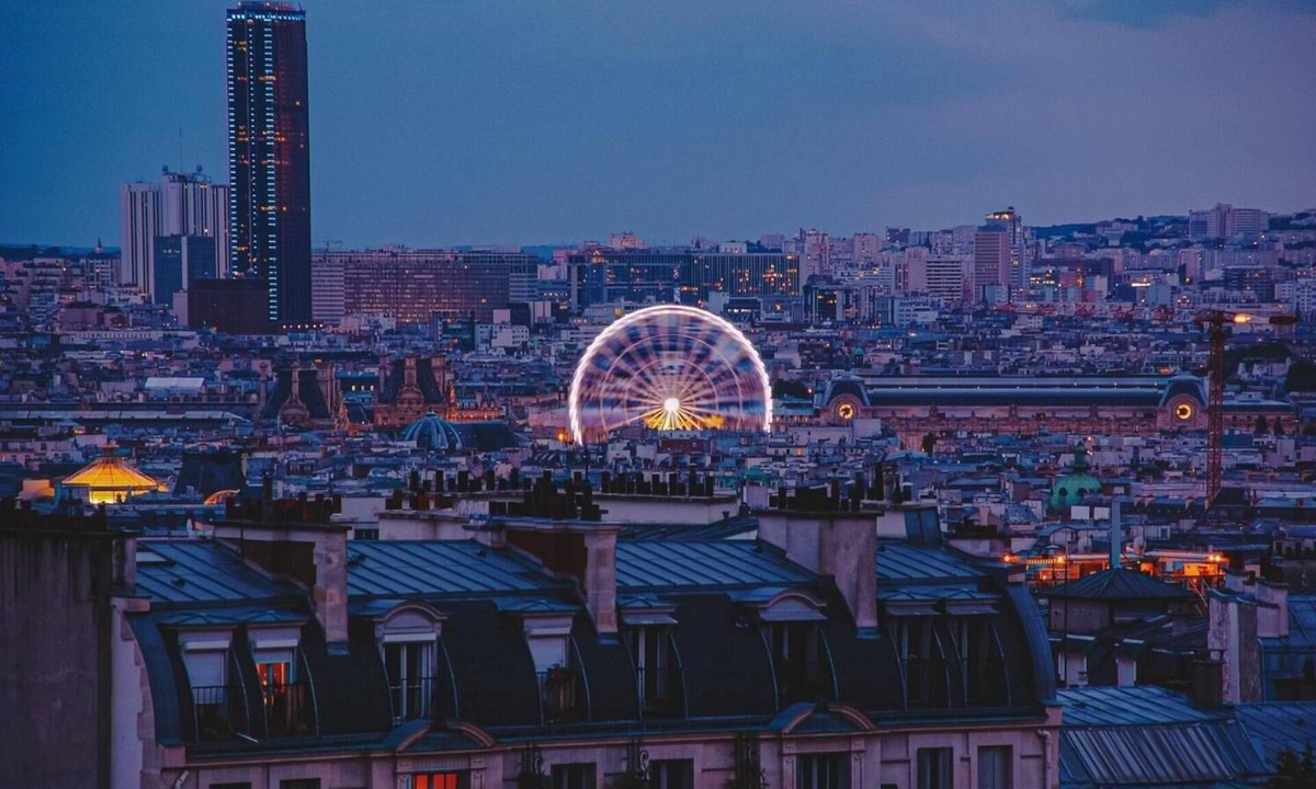 Quartier du Faubourg-Montmartre Apartment | LUXURIOUS 4 BR PARISIAN APT IN THE HEART OF CITY NEAR ICONIC THEATRES & CABARETS