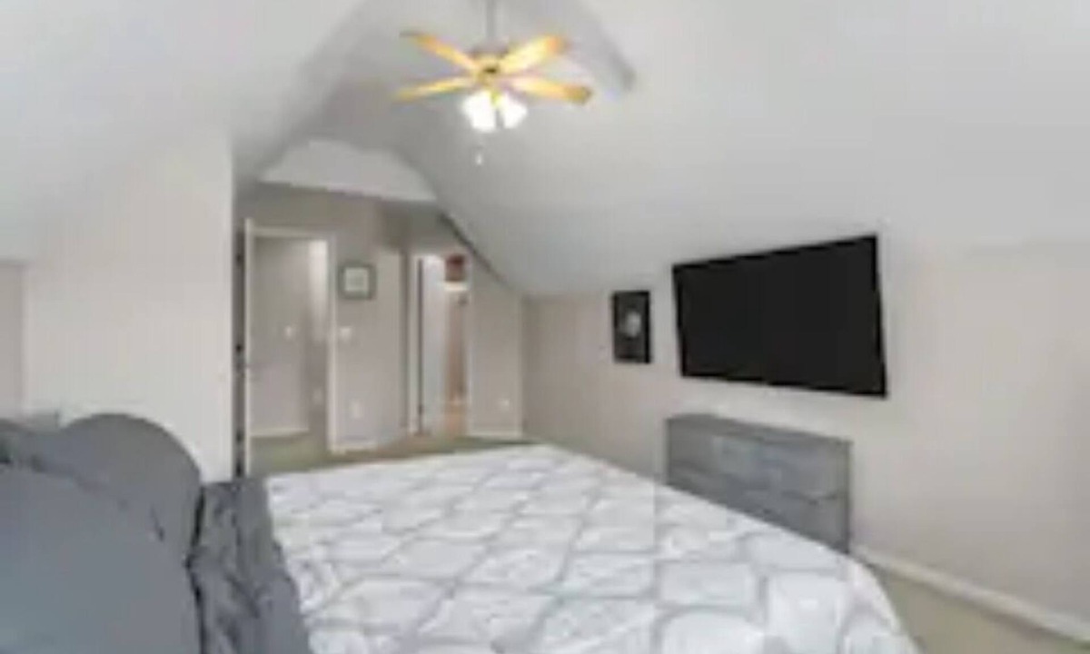 Overland Park House | Luxurious 4BD3.5BA Spacious Game Room Loft Big Yard