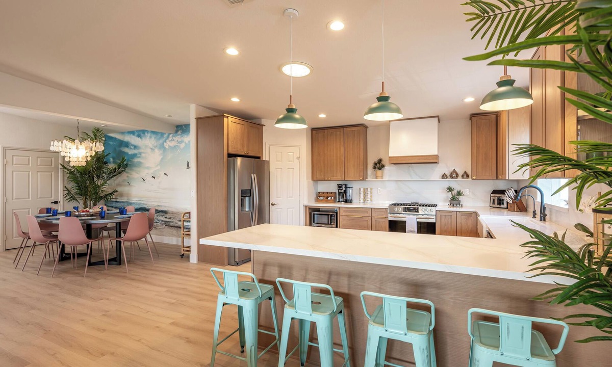 South Oceanside House | Luxurious 4BR ensuite, sauna, walk to beach & restaurants. 15 min to Legoland!