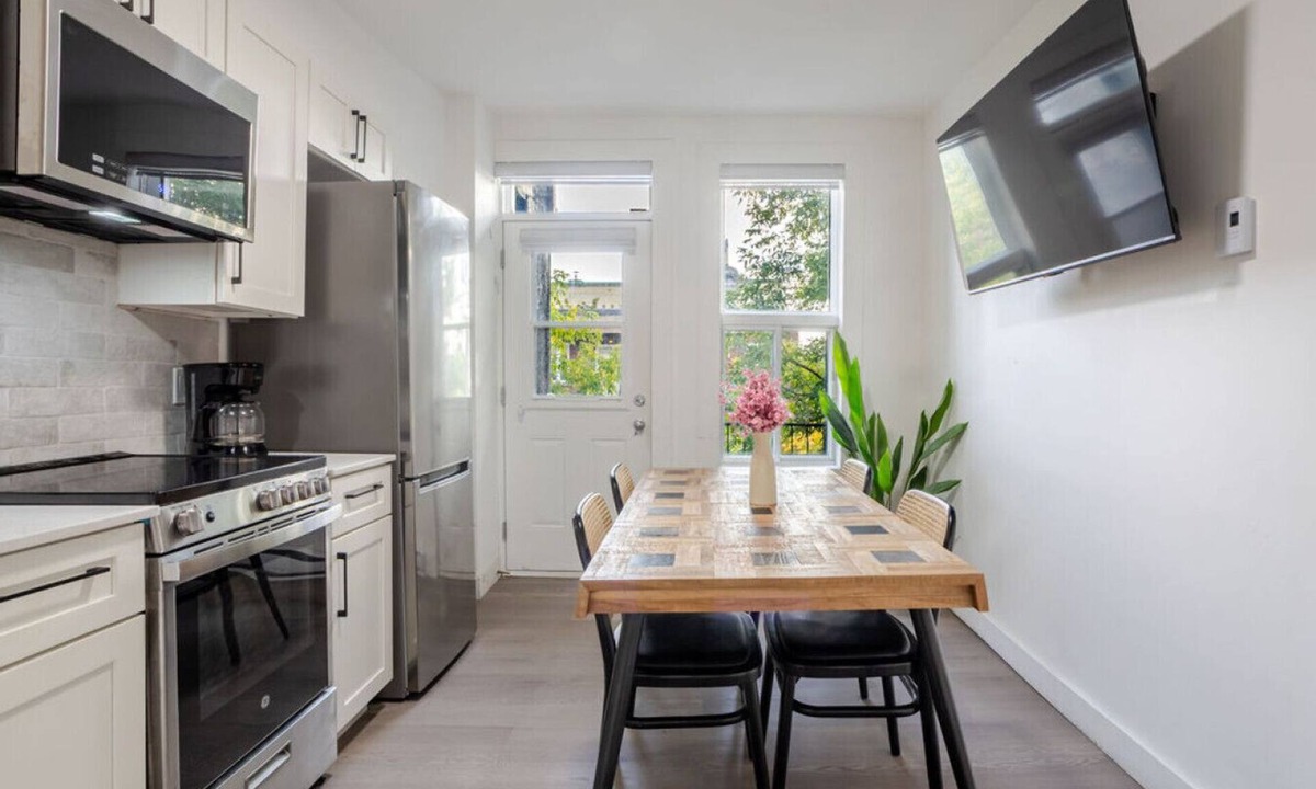 Sainte-Marie Apartment | Luxurious 4BR with Sunny Deck Balcony