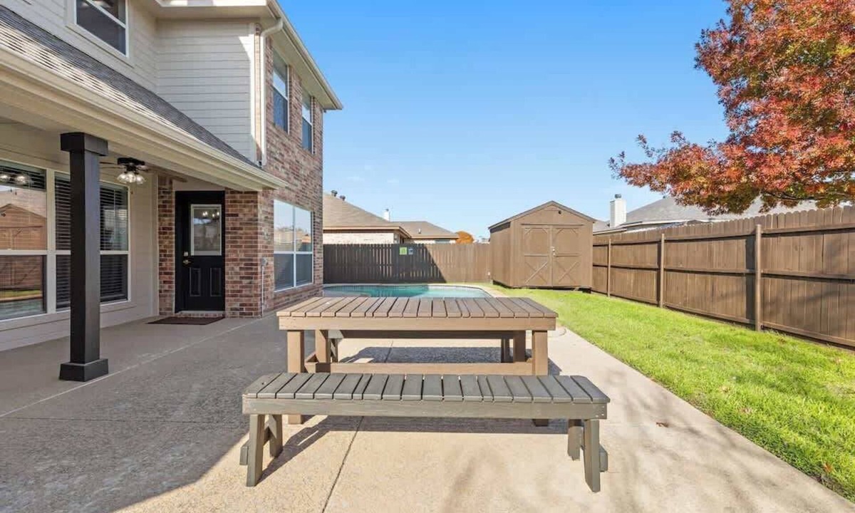 Burleson House | Luxurious 5-Bedroom Villa with Pool In Fort Worth