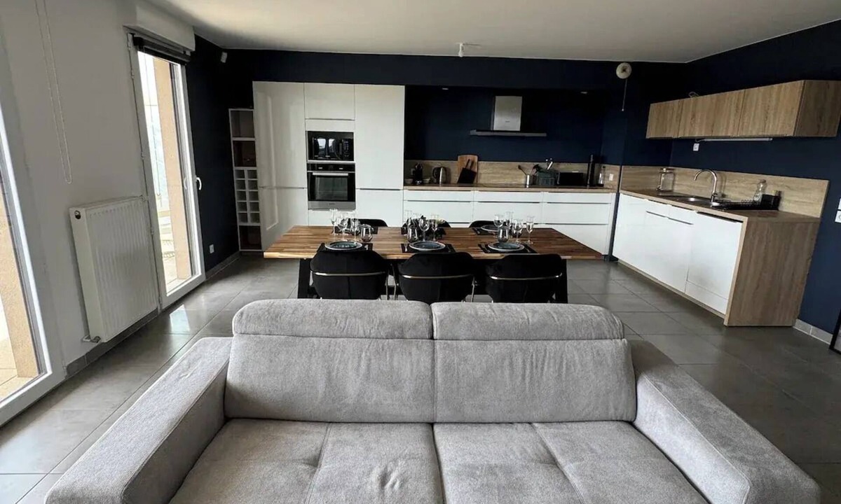 Croix-d'Argent Apartment | Luxurious 5 pc + Jacuzzi + rooftop + terrace + air conditioning