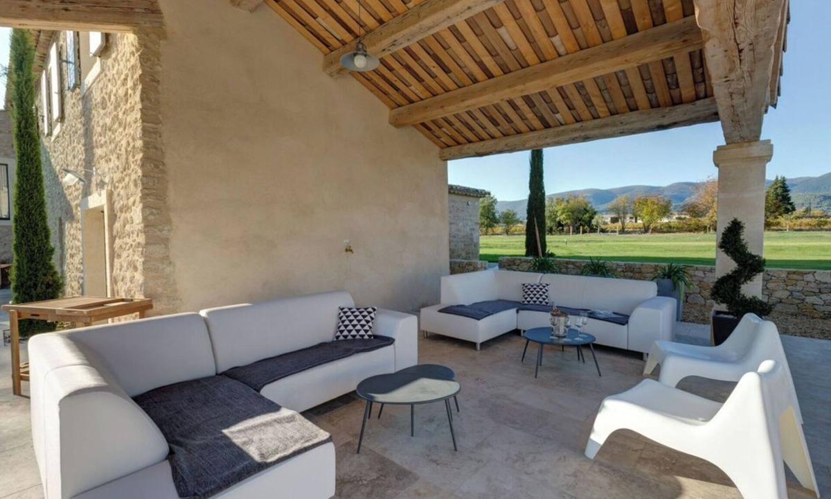 Cucuron House | Luxurious 5* stone farmhouse