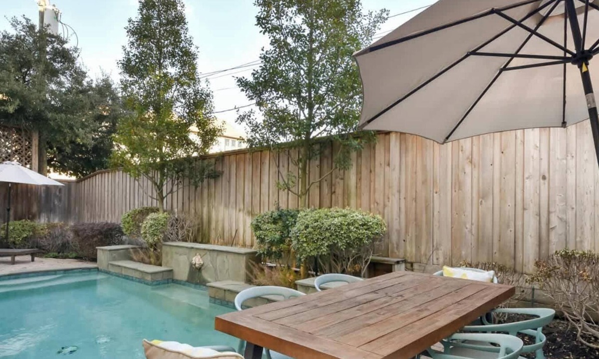 Shady Acres House | Luxurious 6BR/3.5 Wifi And Pool