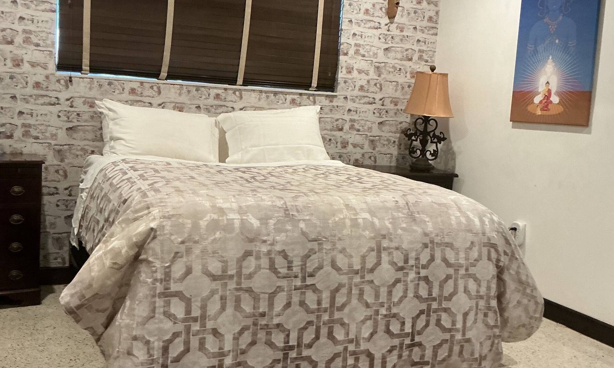 Liberty City House | Luxurious accommodation nestled in a Zen garden setting. Pet friendly