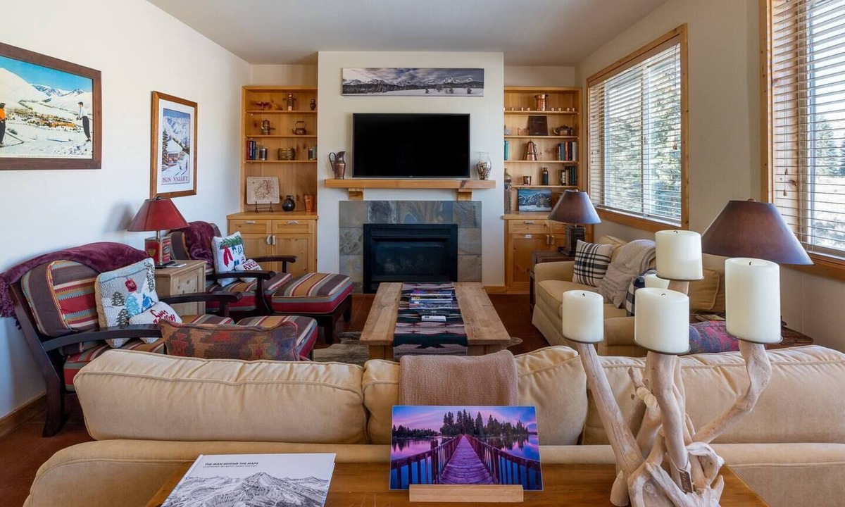 Warm Springs Condo | Luxurious, affordable condo one mile from downtown