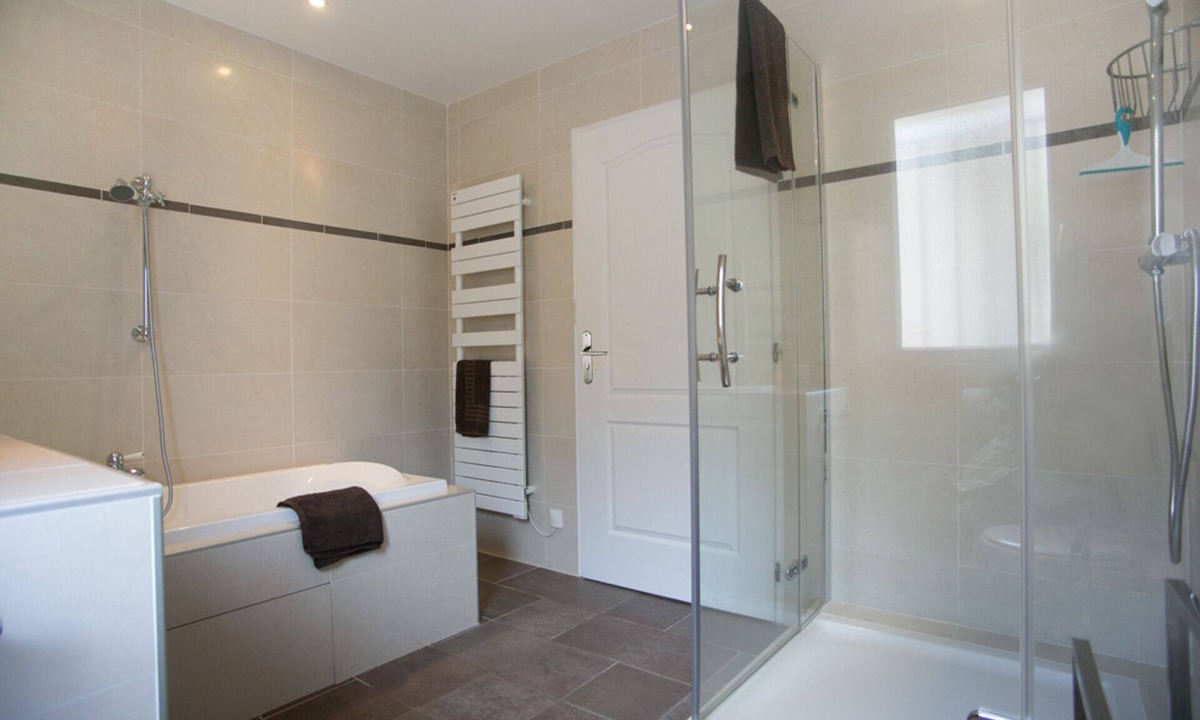 Thuir House | Luxurious Air-Conditioned Property with Stunning Views