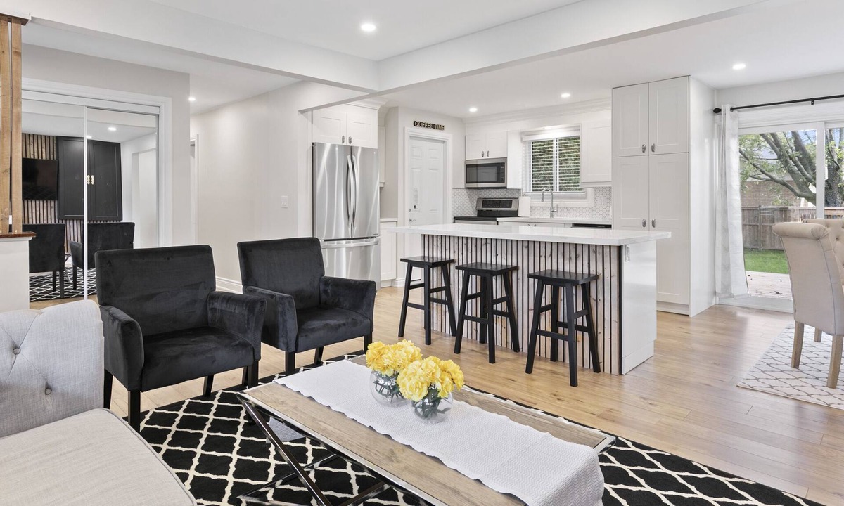Boblo Island House | Luxurious and Cheerful House in Monopoly Subdivision
