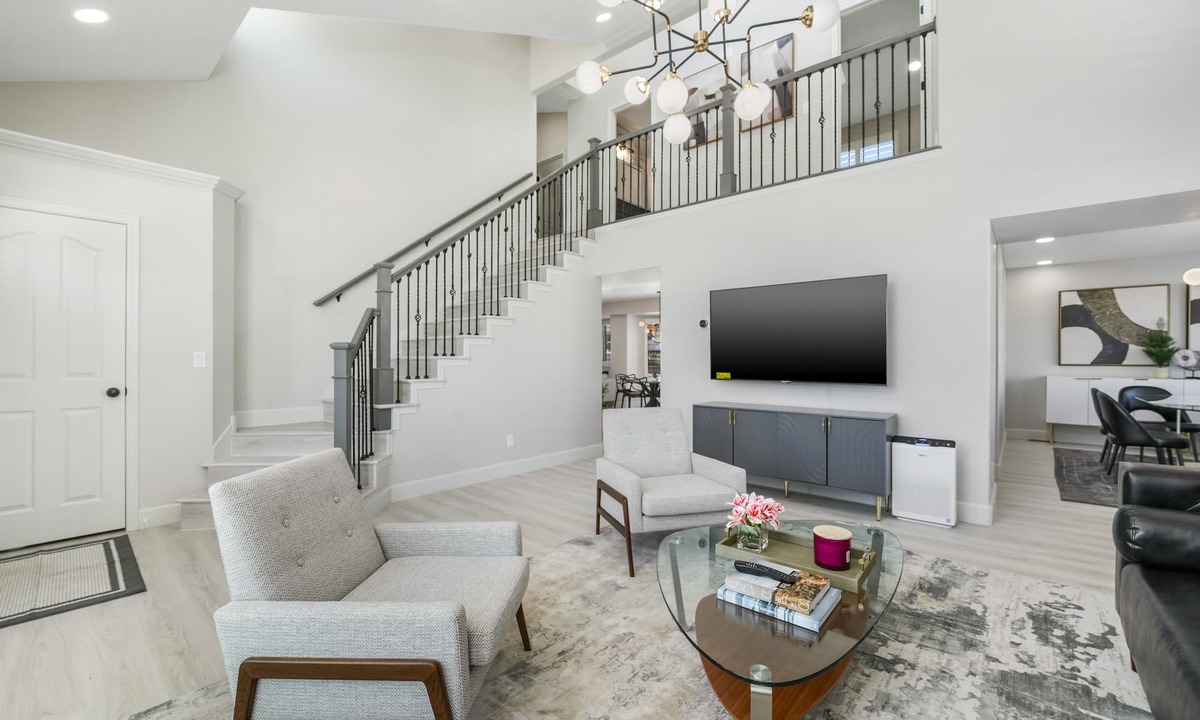 Taylorsville House | Luxurious and Modern Home - Newly Renovated with Lots of Parking!