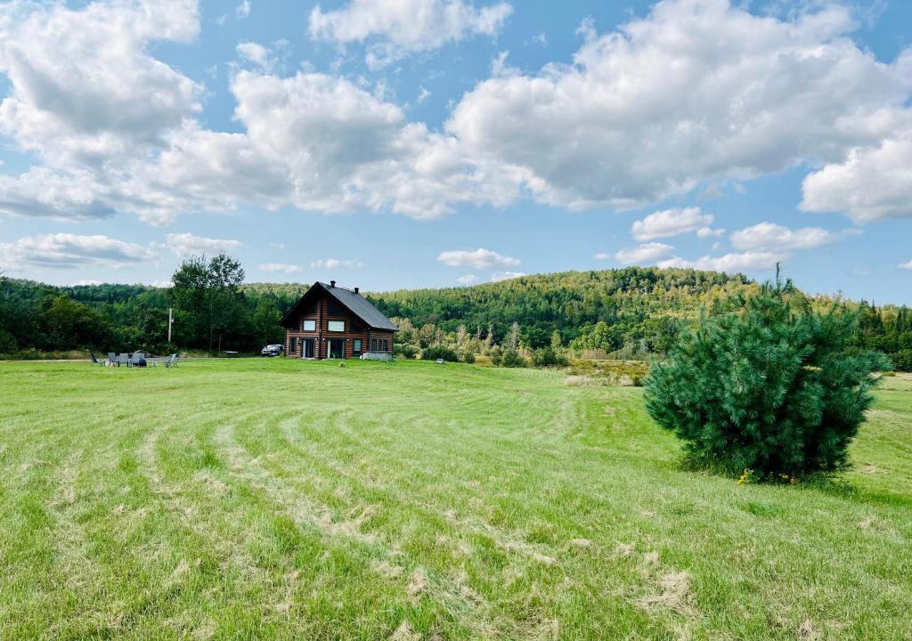 Trois-Rives Ski Chalet | Luxurious and Private Chalet Le Million