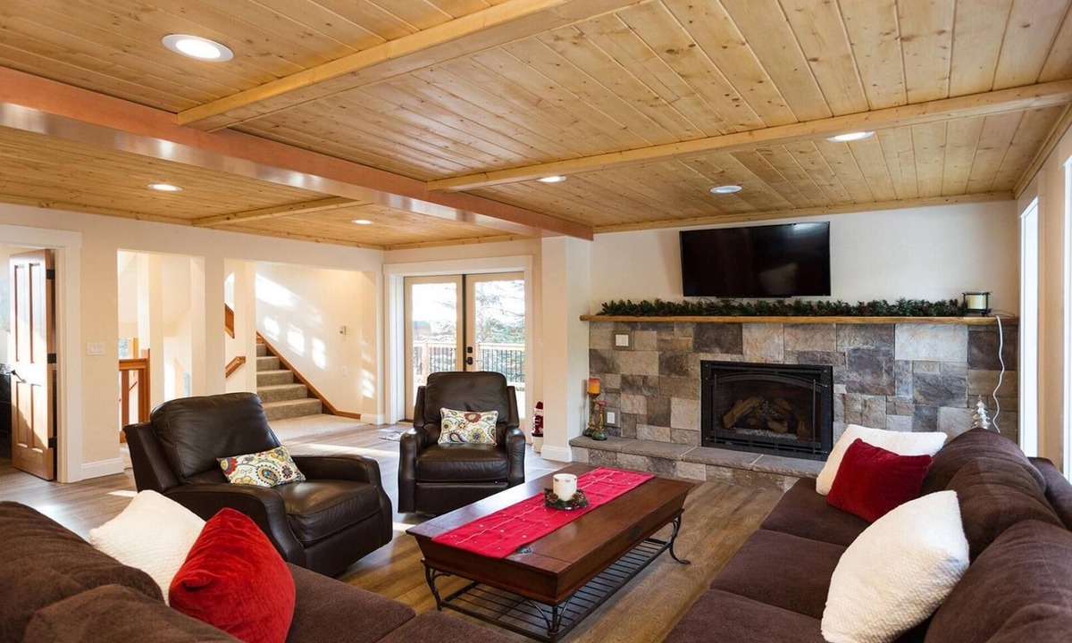 Government Camp Ski Chalet | Luxurious and Spacious Mountain Chalet