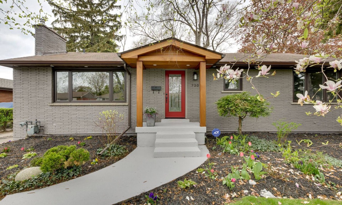 Burlington House | Luxurious and Spacious 4BR Home Near Downtown