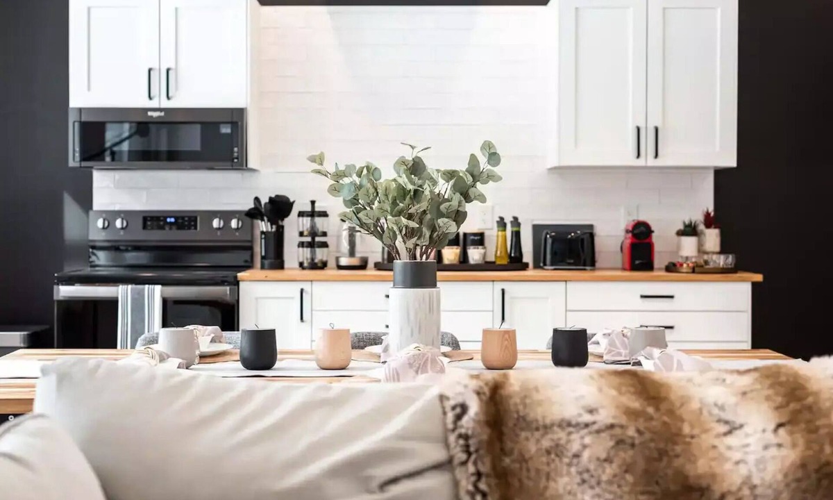 Bedford House | Luxurious and Spacious Getaway With Scenic View