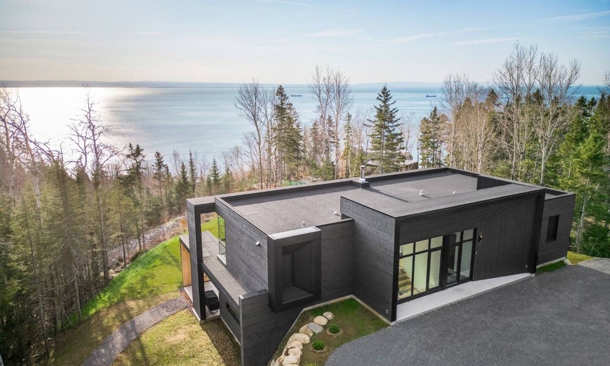 La Malbaie Villa | Luxurious and warm villa