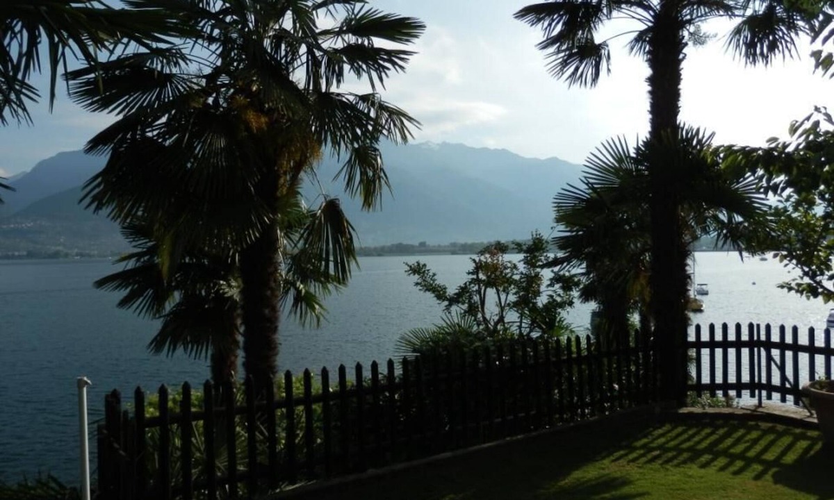 Vira Condo | Luxurious apartment with private beach on Lake Maggiore