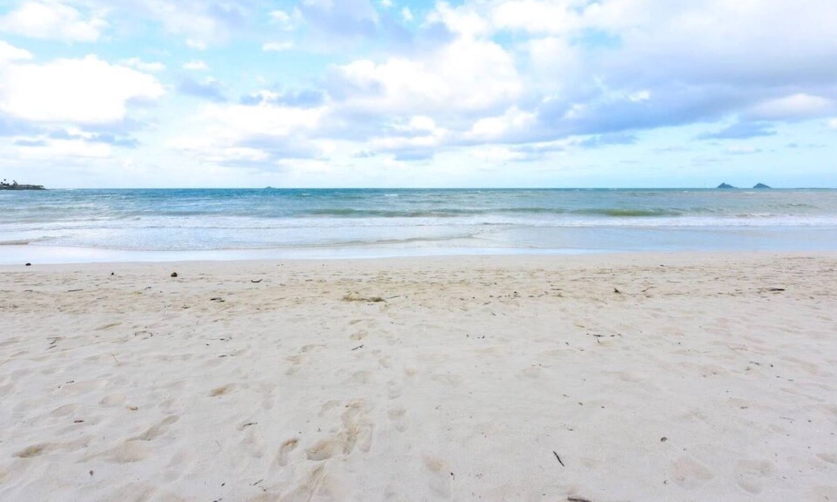 Kailua House | Luxurious Beachfront Home w/ Pool , Access to Beach