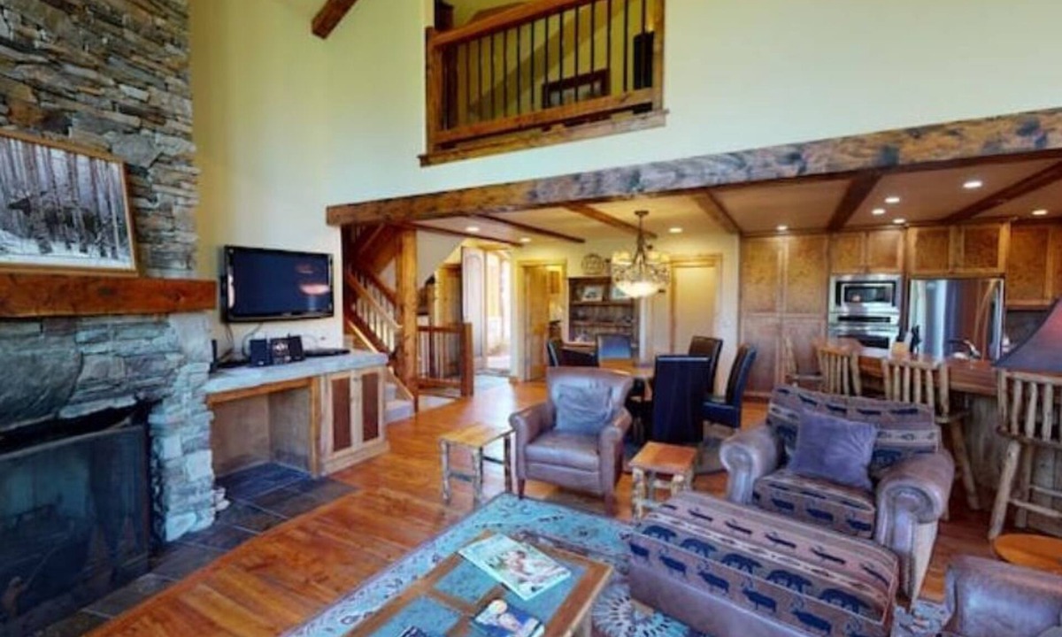 Big Sky Ski Chalet | Luxurious Black Eagle Chalet