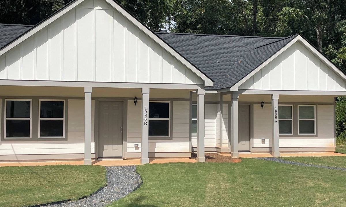 Jonesboro Apartment | Luxurious Brand-New 1BR Apartment – Modern and Open floor plan with fire pit!