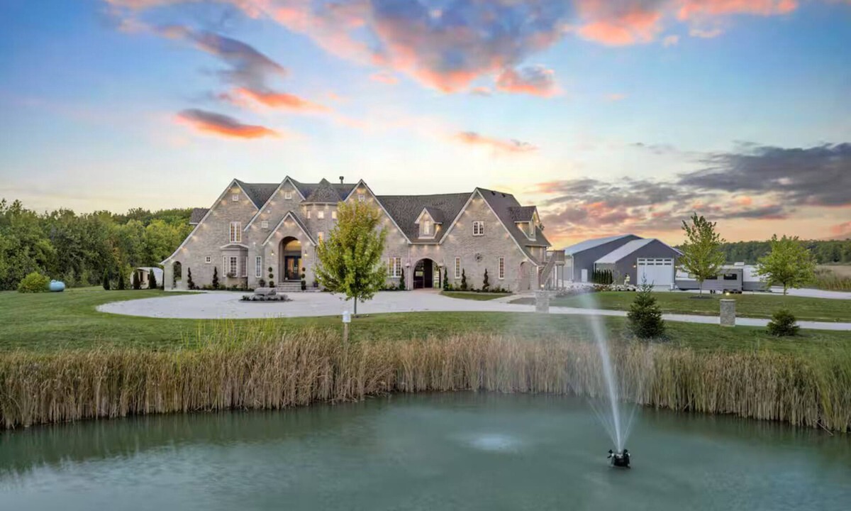 Town of Essex Apartment | Luxurious Castle Suite | Private & Peaceful Escape