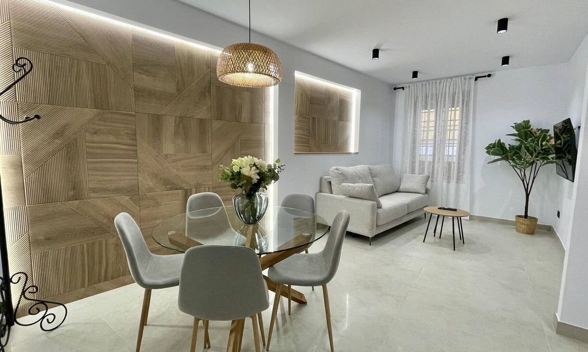 Distrito Centro Apartment | Luxurious Central Suite El Geranio in Córdoba, Next to Plaza de Tendillas
