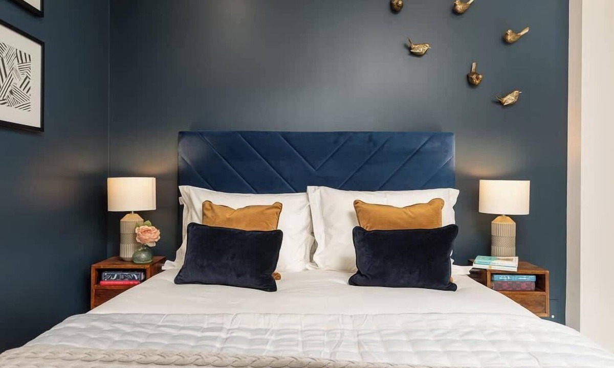 Bath Apartment | Luxurious city Gem - private free parking