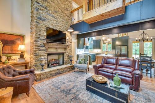 Clarkesville House | Luxurious Clarkesville Cabin with Decks and Fire Pit
