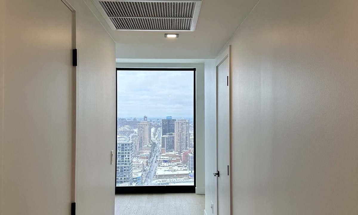 Quartier des Spectacles Apartment | Luxurious Condo located with the front row views of the Place des Festivals.n