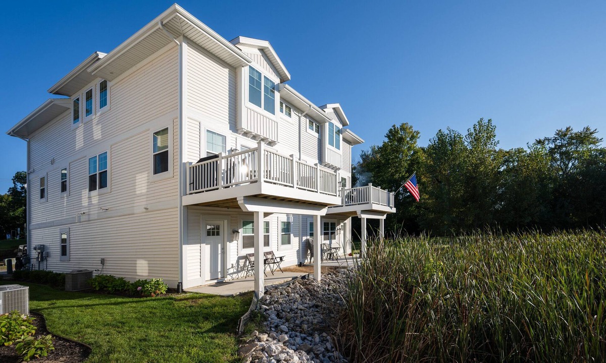 Douglas Condo | Luxurious Condo on Kalamazoo Lake