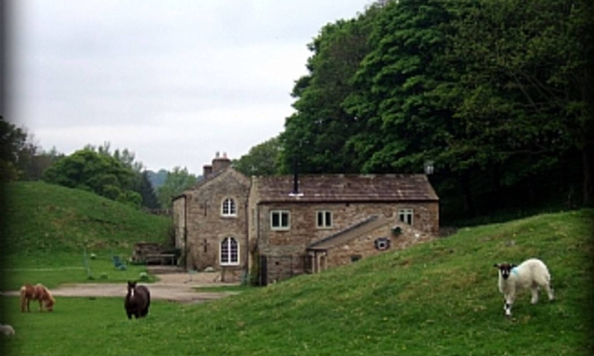 Leyburn Cottage | Luxurious Converted Bothy/Barn In an Idyllic Setting