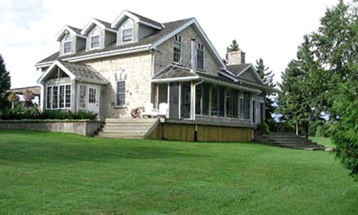 Grey Highlands Villa | Luxurious Cottage Retreat Rental Nestled in the Beautiful Wilderness of Grey County, Ontario