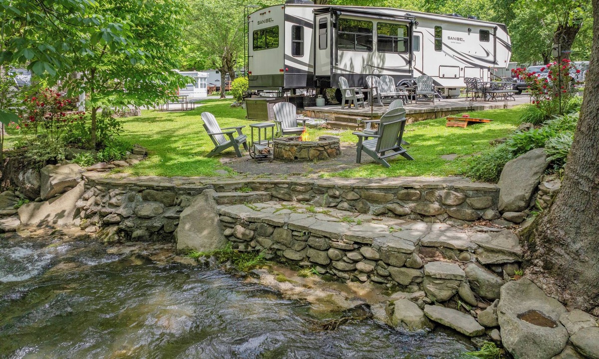 Pittman Center RV Rental | Luxurious Creekside Camper/RV in Gatlinburg, TN w/bunk room & fire pit.