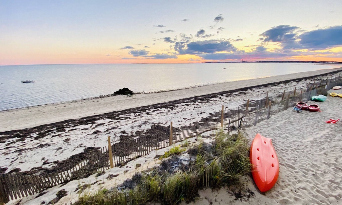 North Truro House | LUXURIOUS DIRECT OCEANFRONT,PRIVATE BEACH,SUNSET VIEWS,AC,2BR w/LOFT,KAYAK