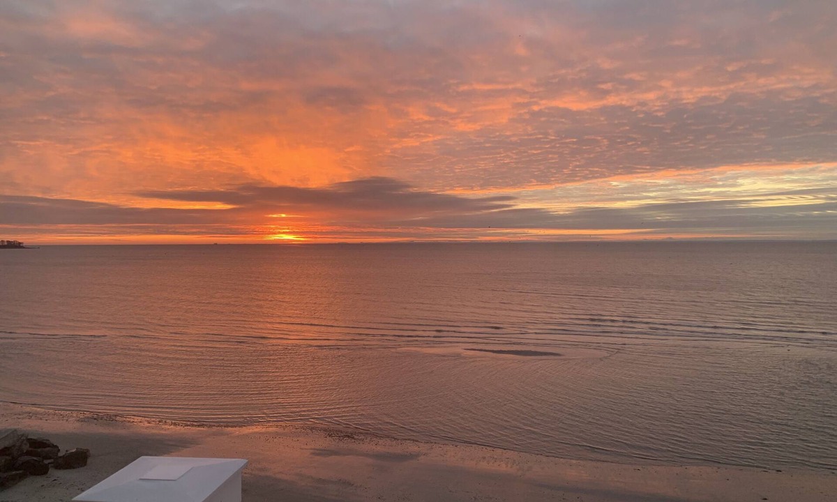 Devon House | Luxurious, Direct Waterfront Home with Private Beach