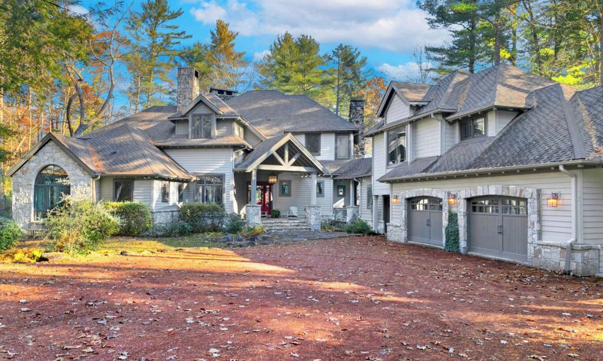 Lake Toxaway House | Luxurious, Distinctive yet Captivating architectural Design