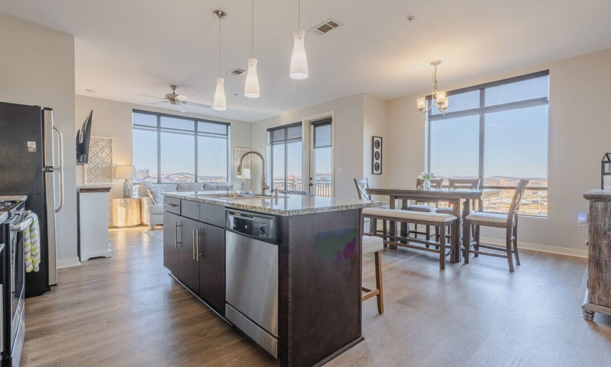 Rolling Mill Hill Condo | Luxurious Downtown Corner 2bd2bth-City/River-#320