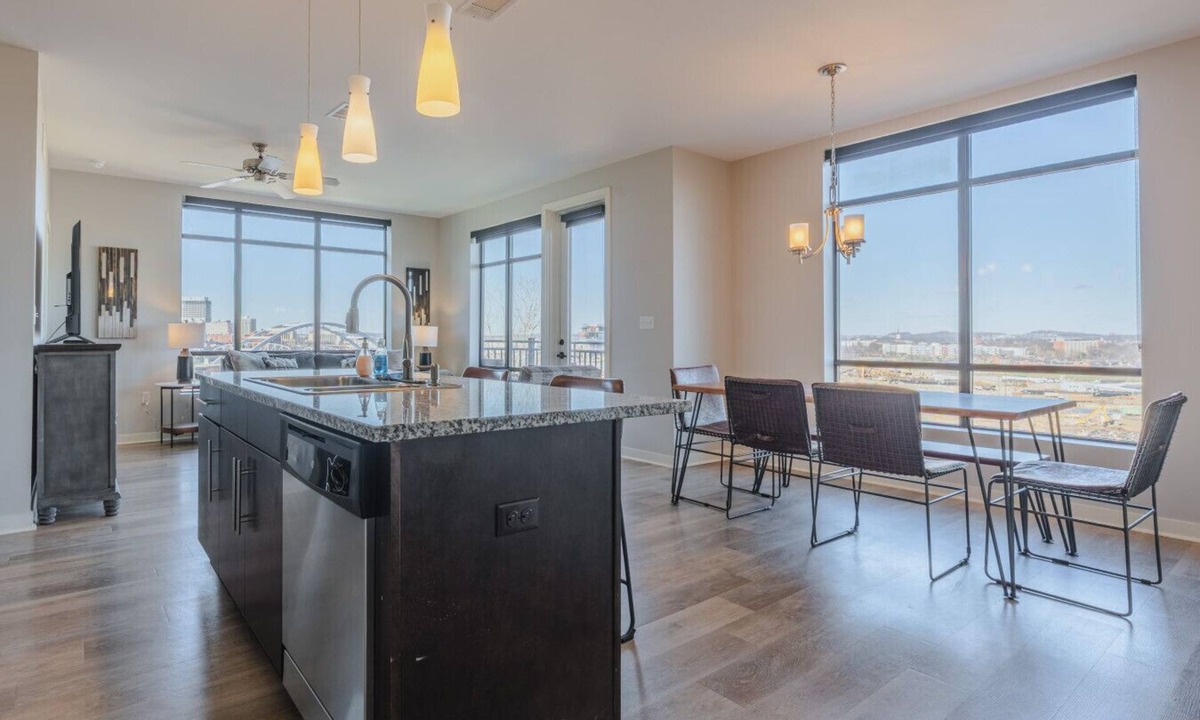 Rolling Mill Hill Condo | Luxurious Downtown Corner 2 bd 2bth-#220
