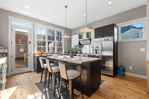Phoenix Hill Apartment | Luxurious Downtown Escape W Cinema & City Views